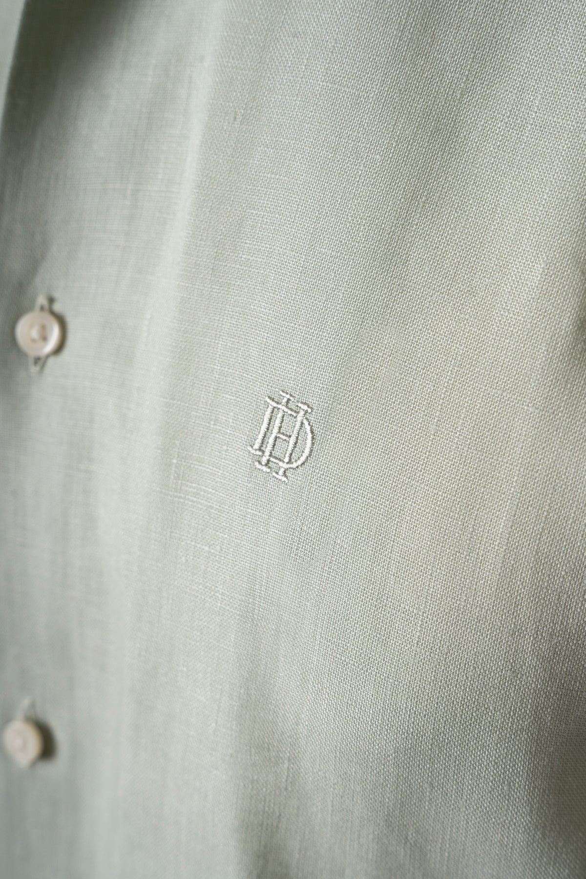 Men’s linen shirt in sage green, back view