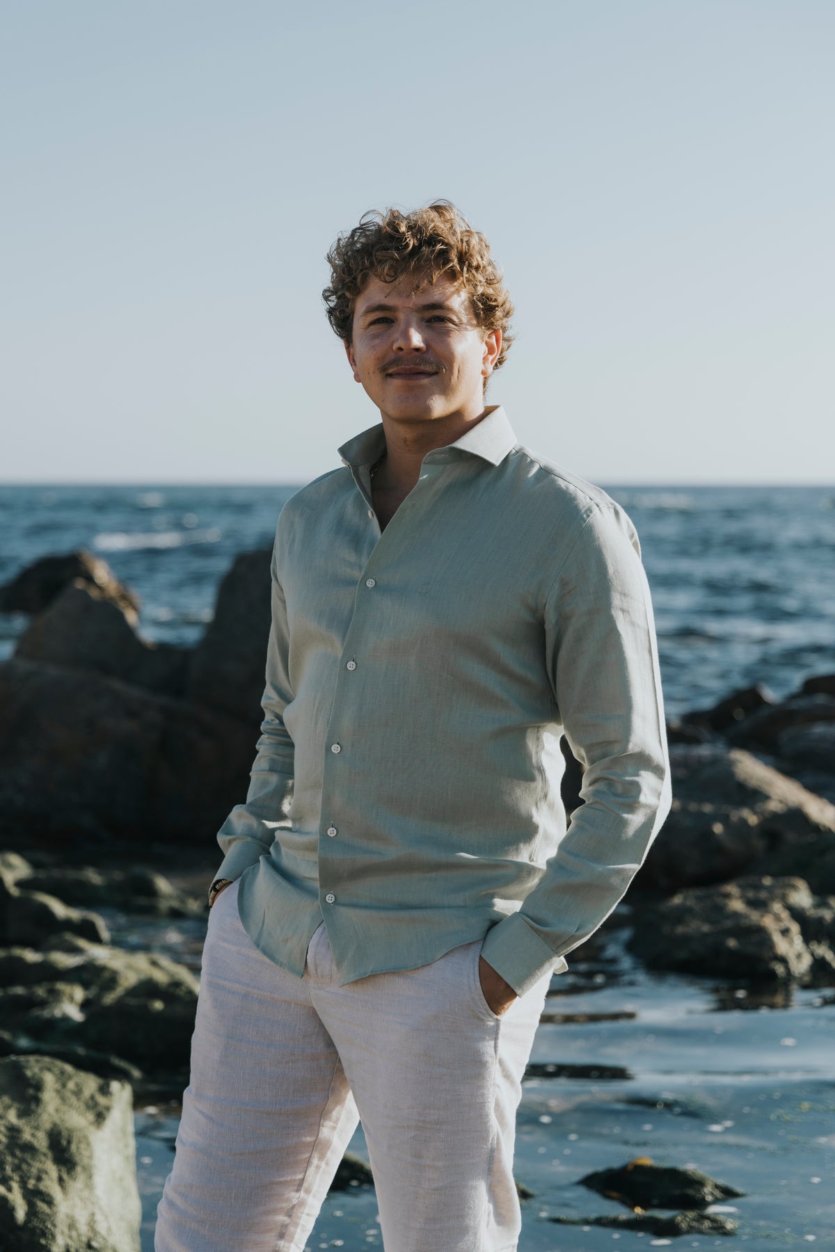 Men’s linen shirt, detail of the weave