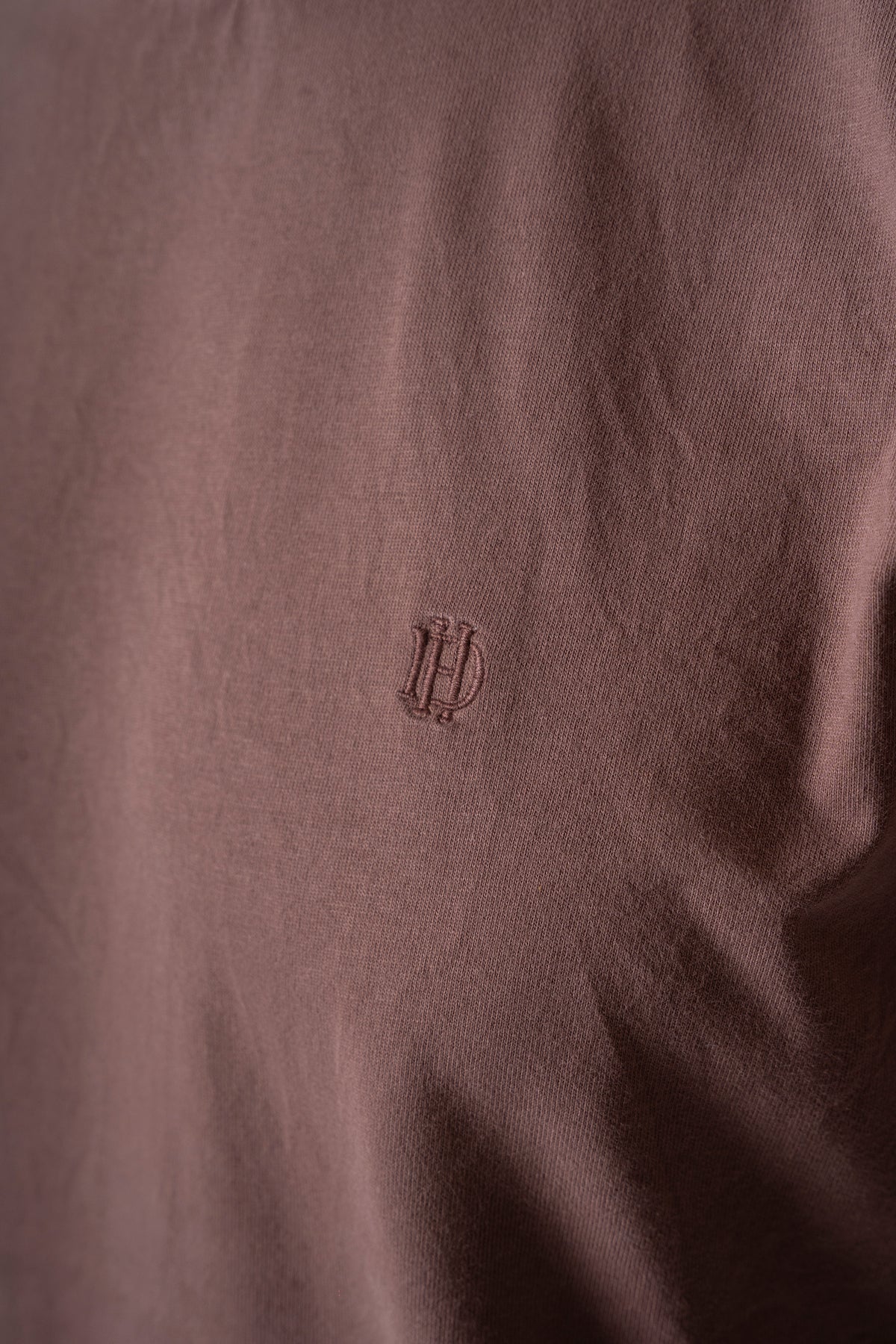 Peach-skin cotton jersey t-shirt in brown, side view