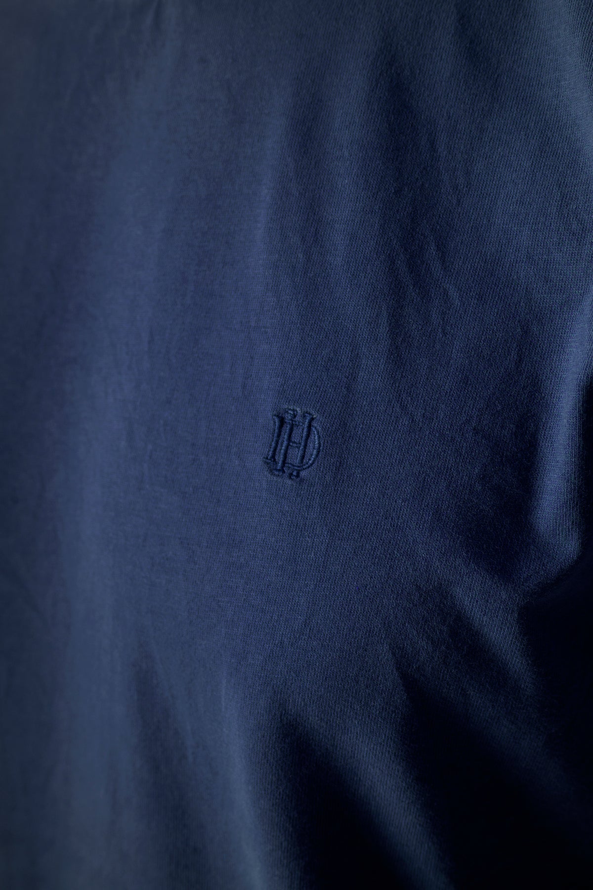Peach-skin cotton jersey t-shirt in indigo blue, back view