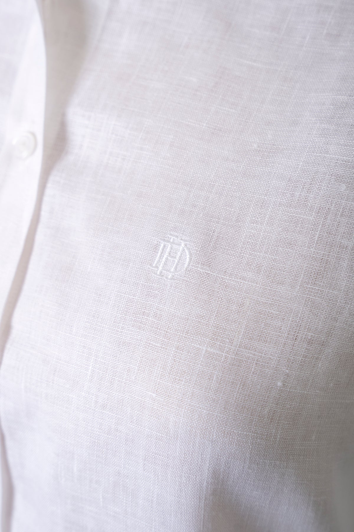 Linen blouse in white, back view