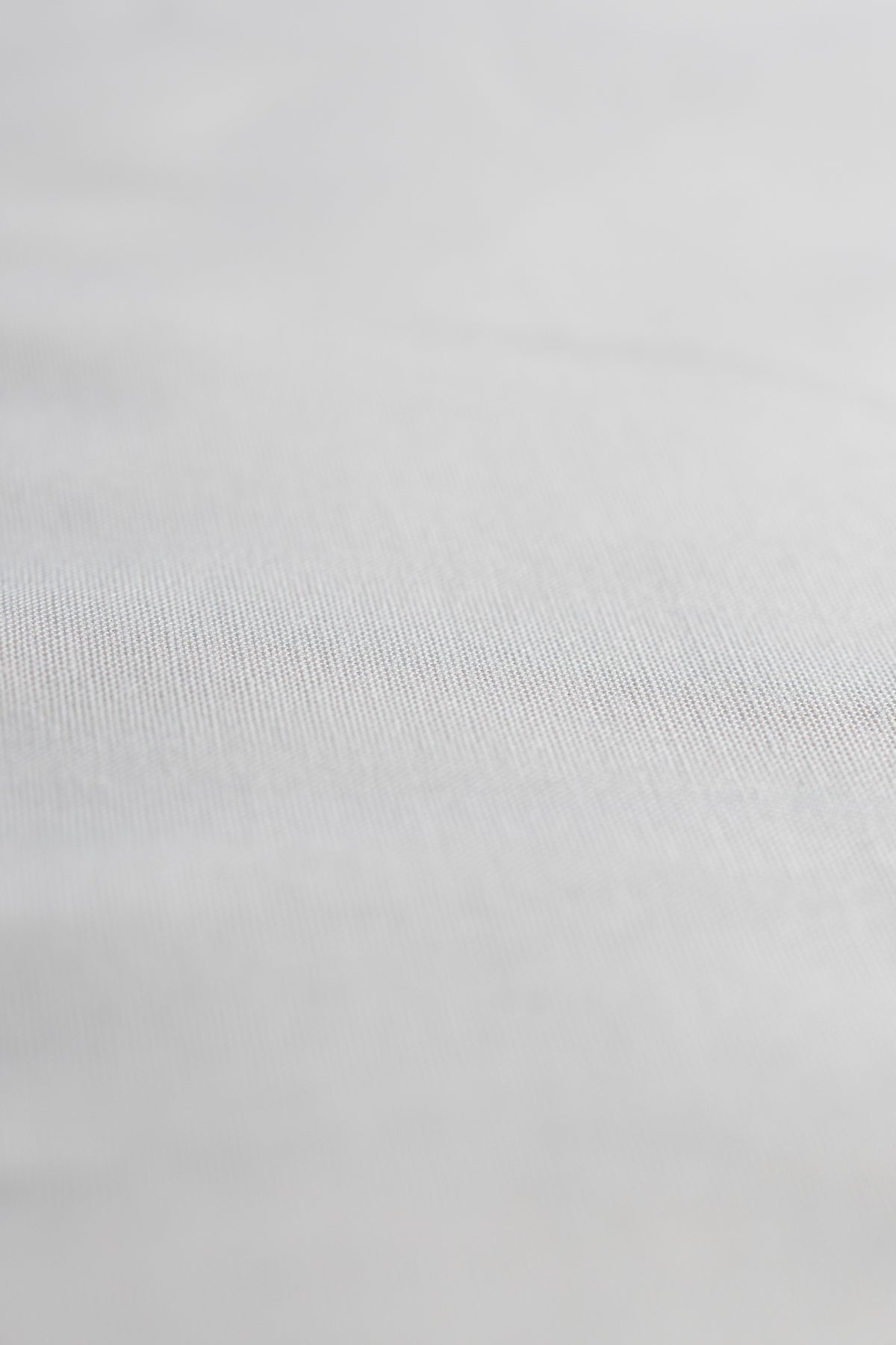 Close-up of the Aviation Micro Line shirt fabric, 97% cotton and 3% elastane at 120 g/m²