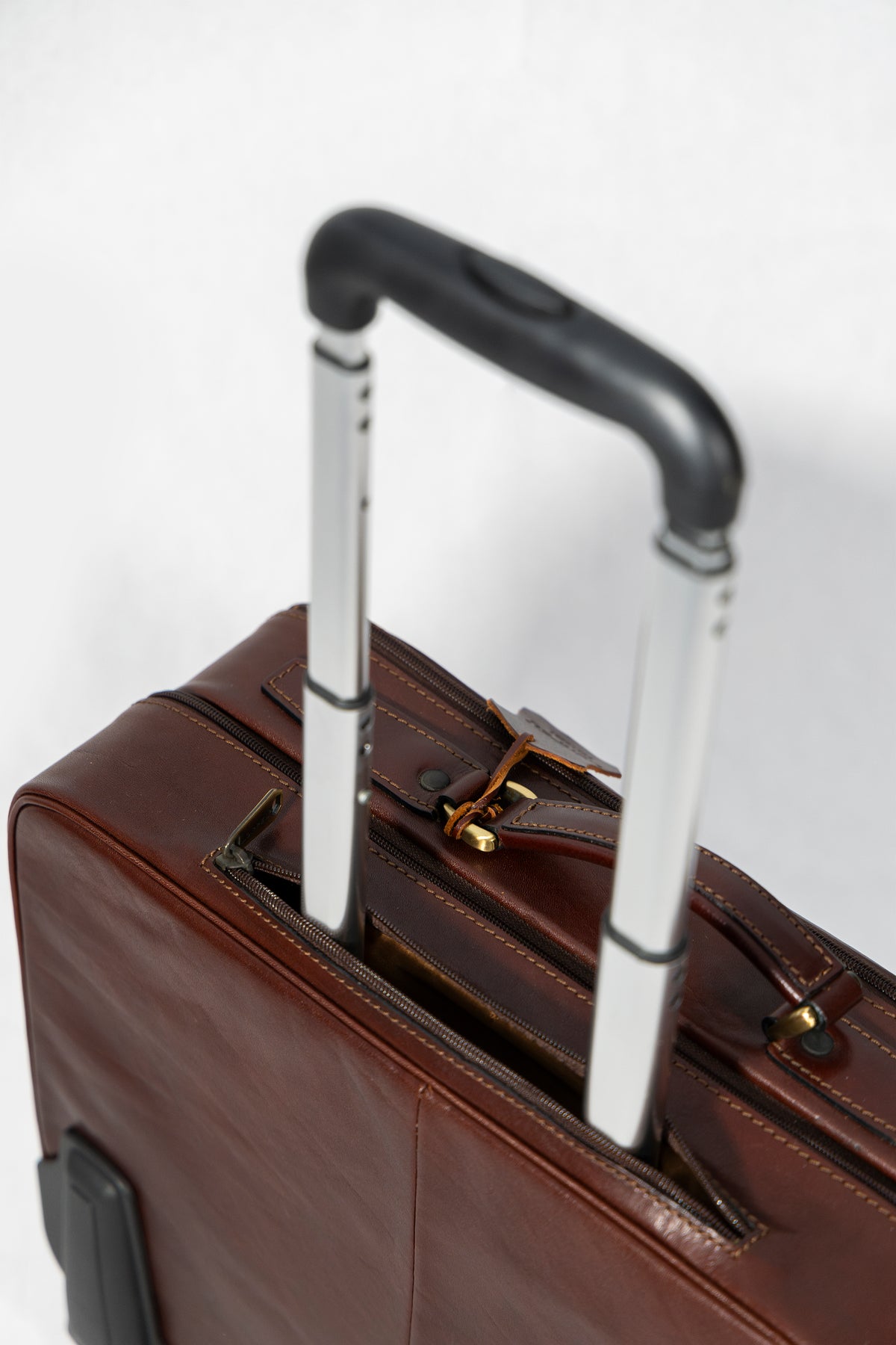 Leather trolley business bag in brown, interior compartments