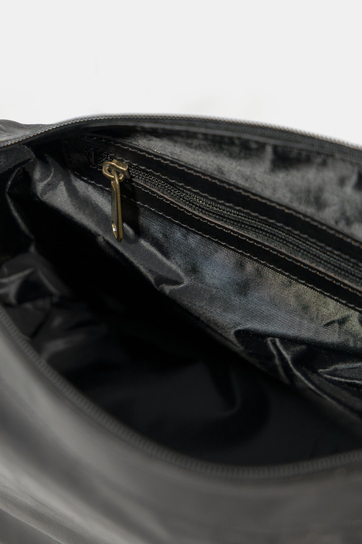 Leather wash bag in black, interior view